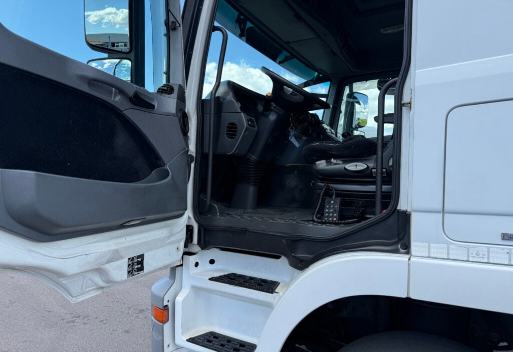 2009 Mercedes-Benz Actros 1836 4x2 Koffer / HB
