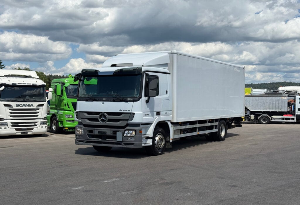 2009 Mercedes-Benz Actros 1836 4x2 Koffer / HB