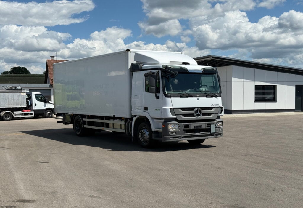 2009 Mercedes-Benz Actros 1836 4x2 Koffer / HB