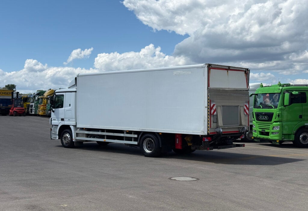 2009 Mercedes-Benz Actros 1836 4x2 Koffer / HB