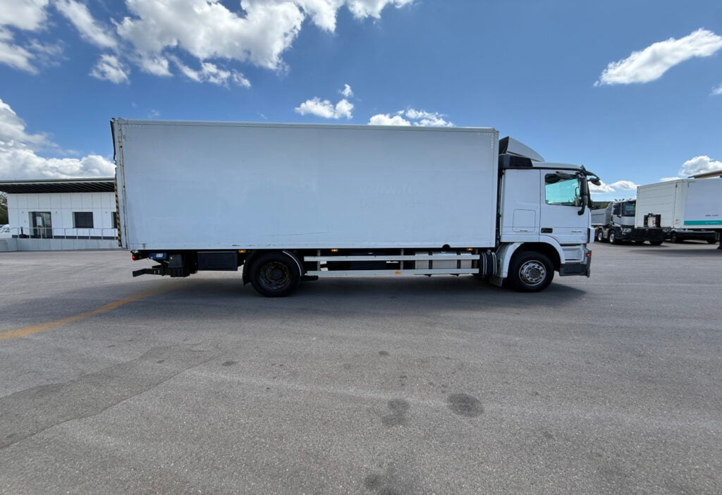 2009 Mercedes-Benz Actros 1836 4x2 Koffer / HB