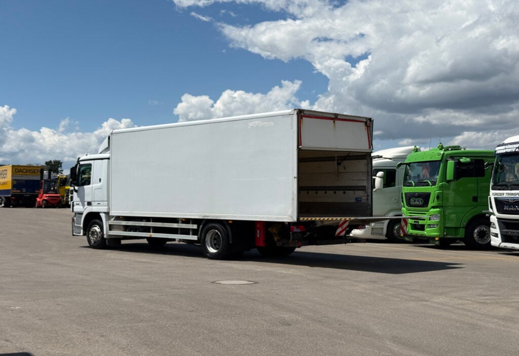 2009 Mercedes-Benz Actros 1836 4x2 Koffer / HB