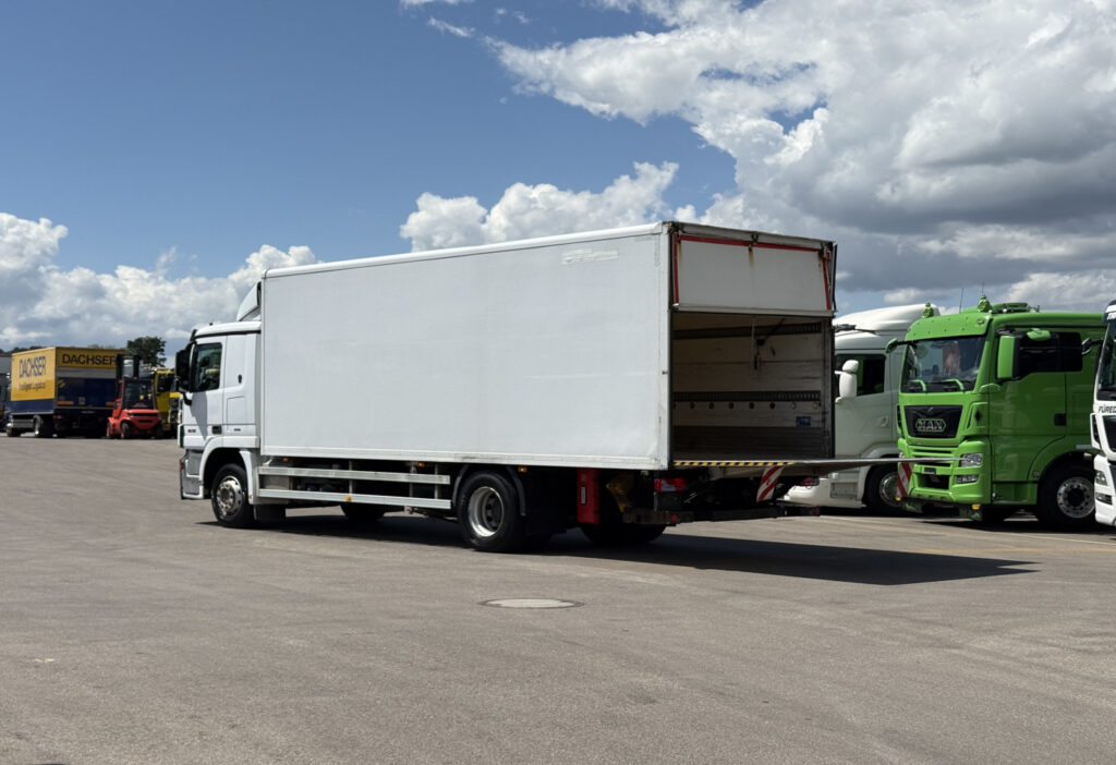2009 Mercedes-Benz Actros 1836 4x2 Koffer / HB