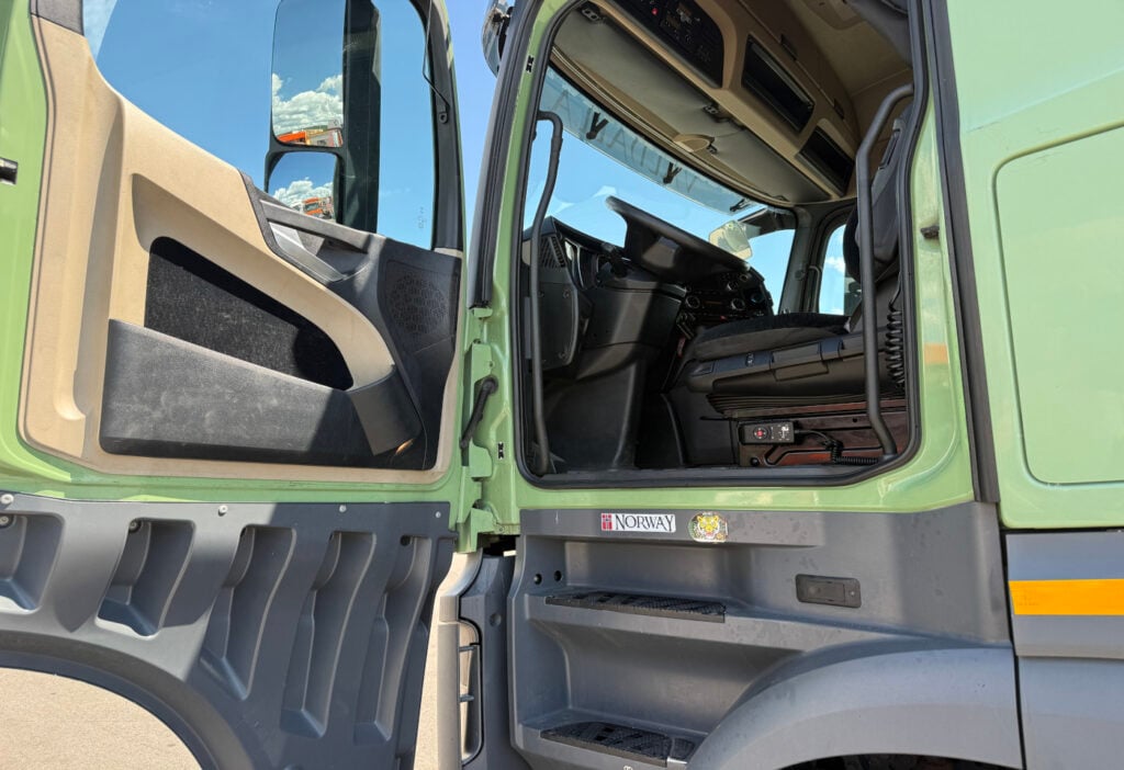 2014 Mercedes-Benz Actros 2542 6x2 BDF