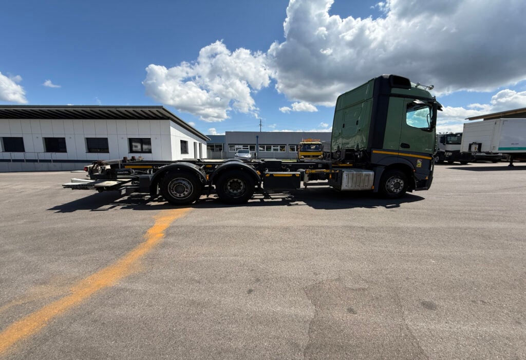 2014 Mercedes-Benz Actros 2542 6x2 BDF