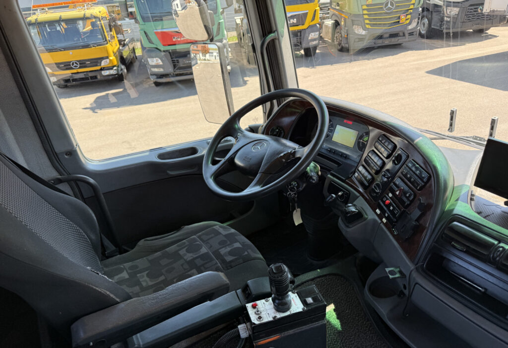2008 Mercedes-Benz Actros 3248 8x4 Multilift