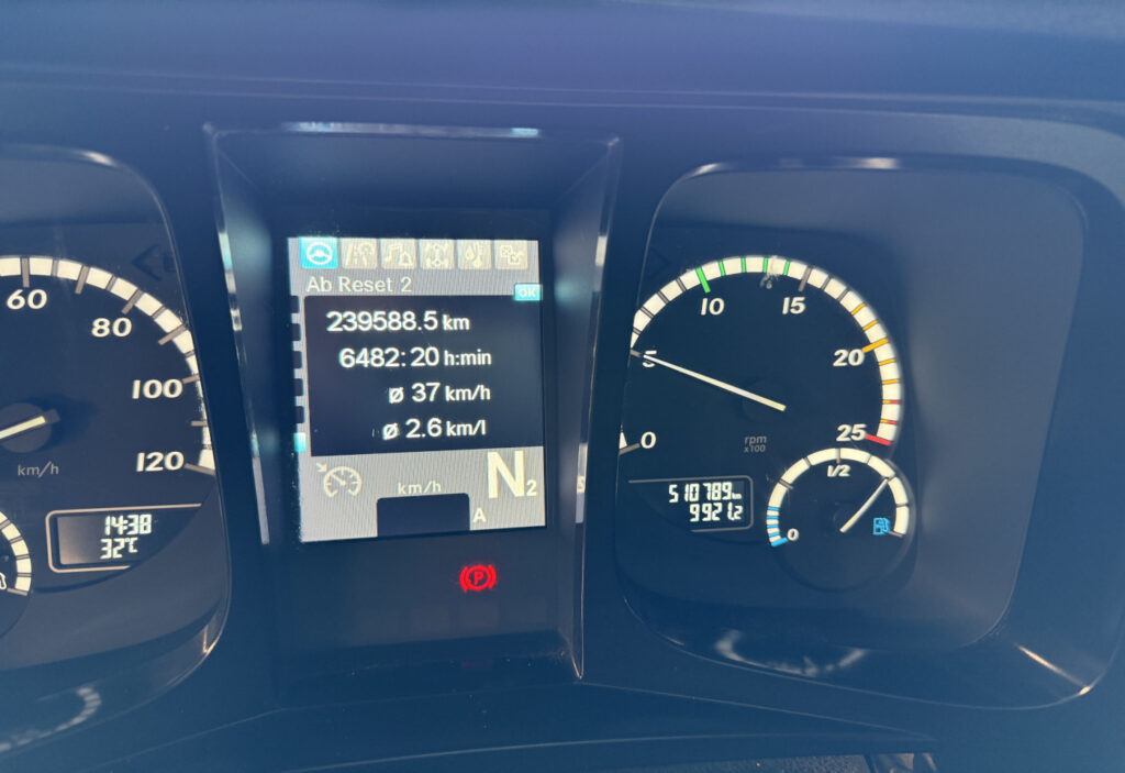 2017 Mercedes-Benz Arocs 3243 8x4 3-SK