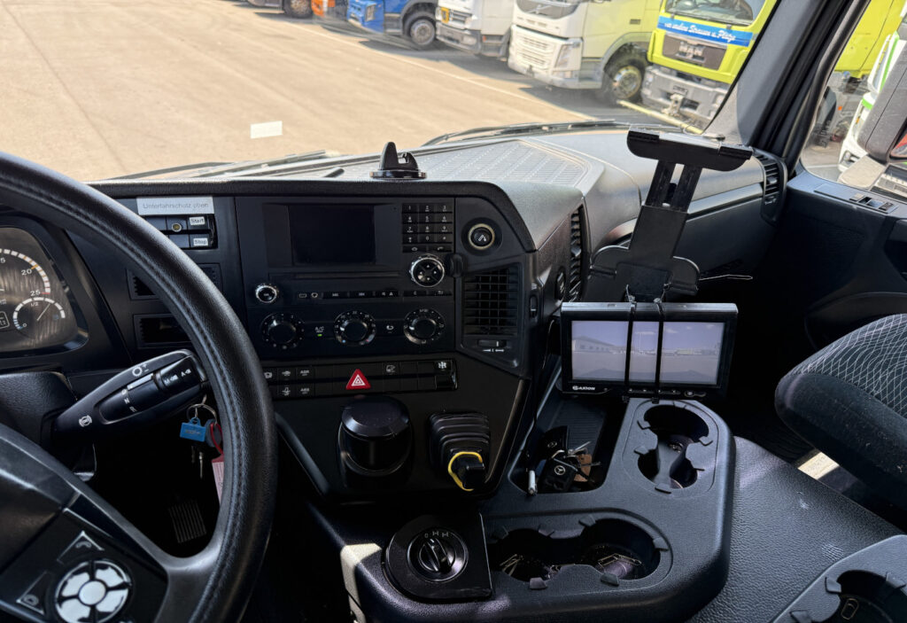 2017 Mercedes-Benz Arocs 3243 8x4 3-SK