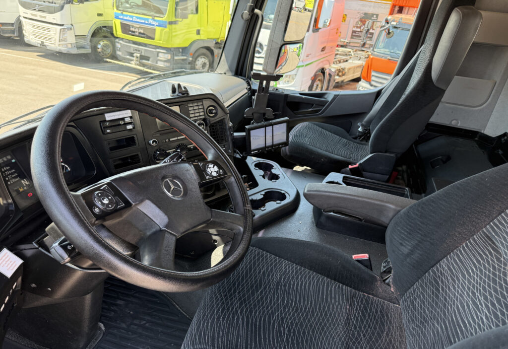2017 Mercedes-Benz Arocs 3243 8x4 3-SK