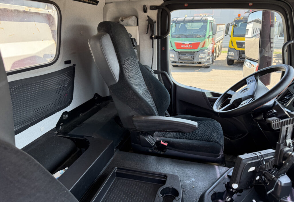 2017 Mercedes-Benz Arocs 3243 8x4 3-SK