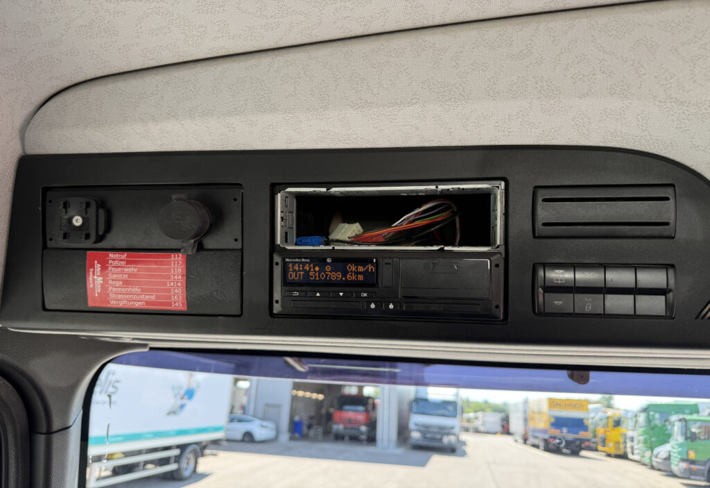 2017 Mercedes-Benz Arocs 3243 8x4 3-SK