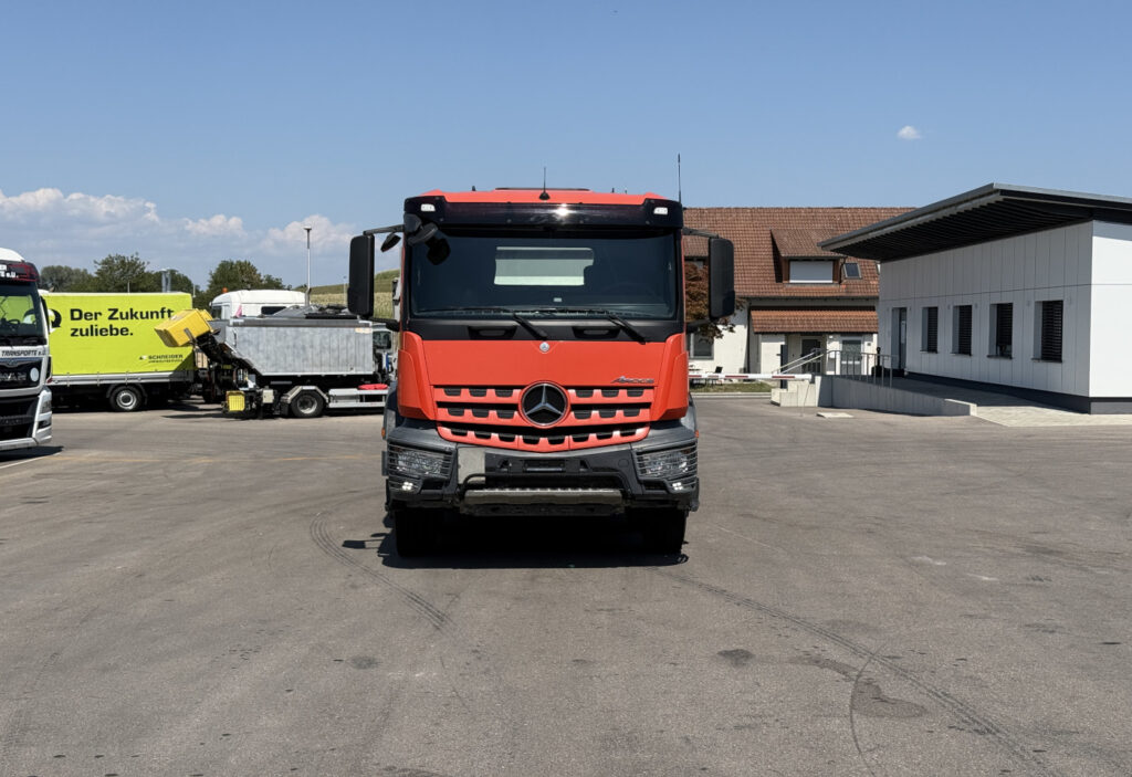 2017 Mercedes-Benz Arocs 3243 8x4 3-SK