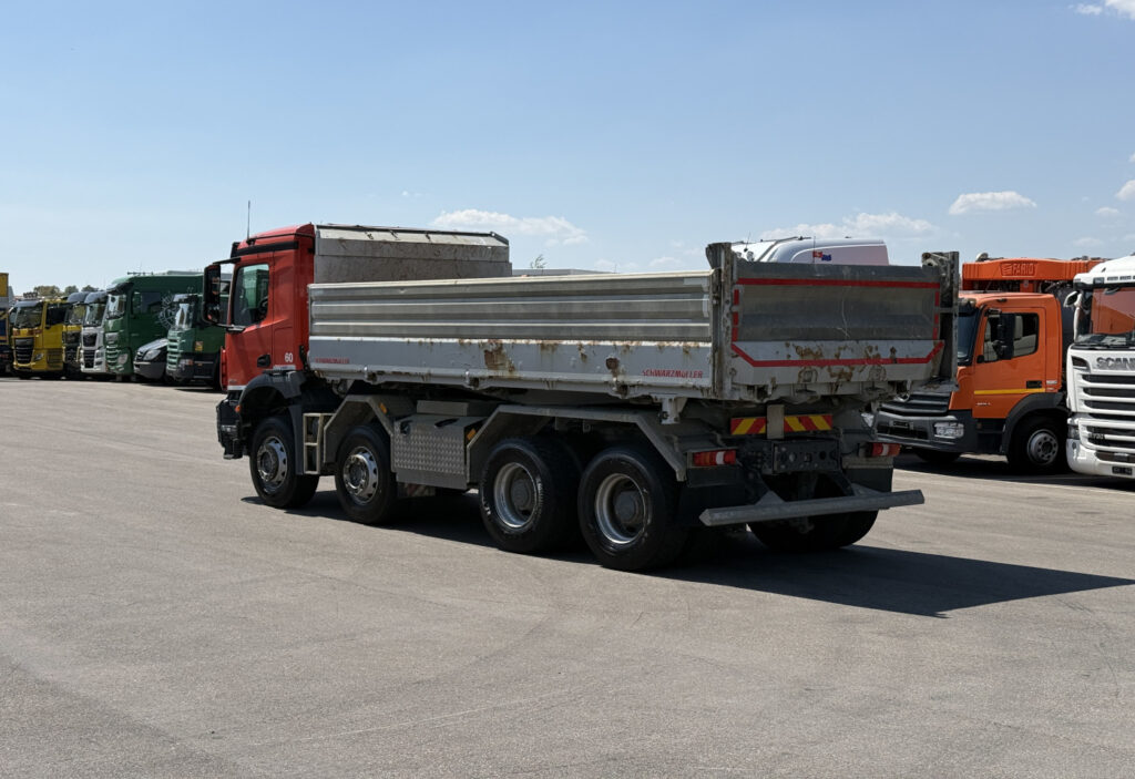 2017 Mercedes-Benz Arocs 3243 8x4 3-SK