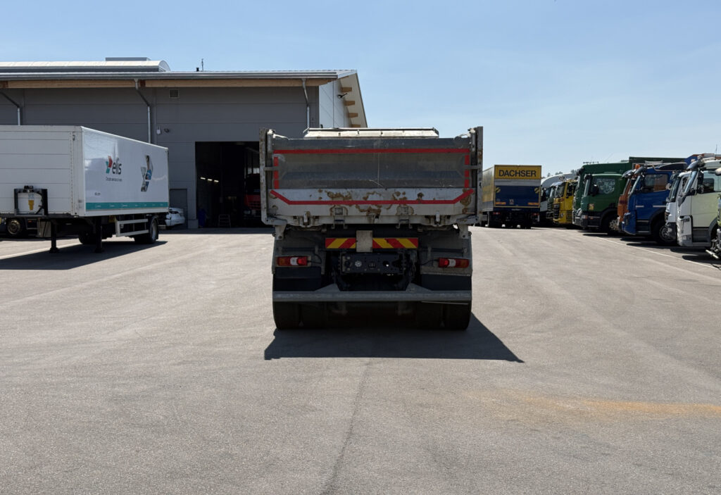 2017 Mercedes-Benz Arocs 3243 8x4 3-SK