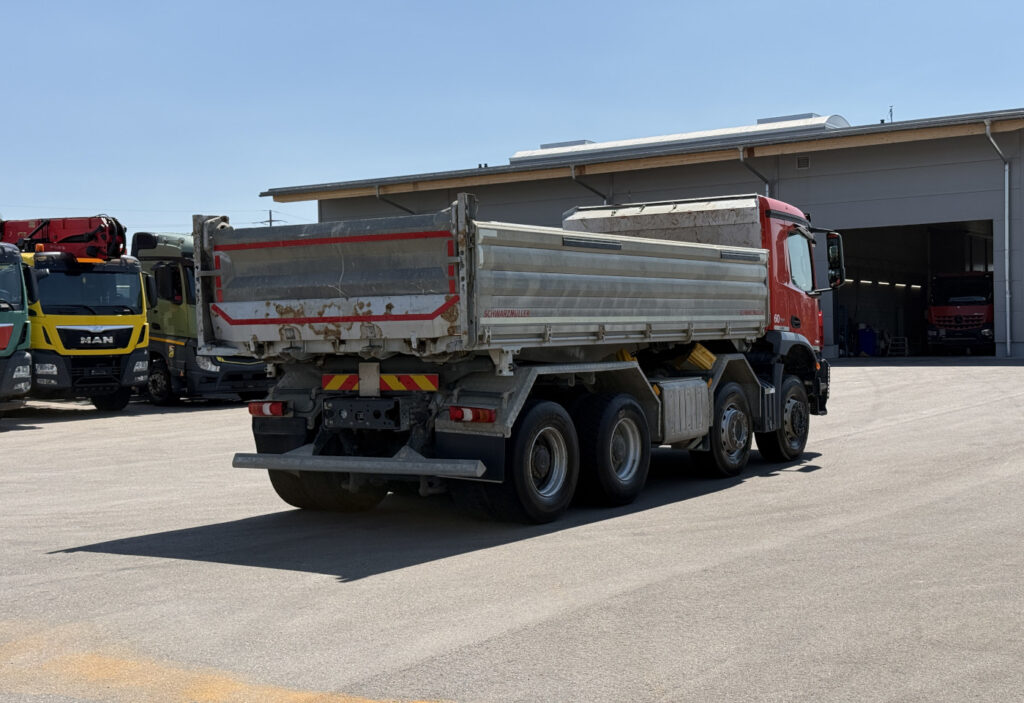 2017 Mercedes-Benz Arocs 3243 8x4 3-SK