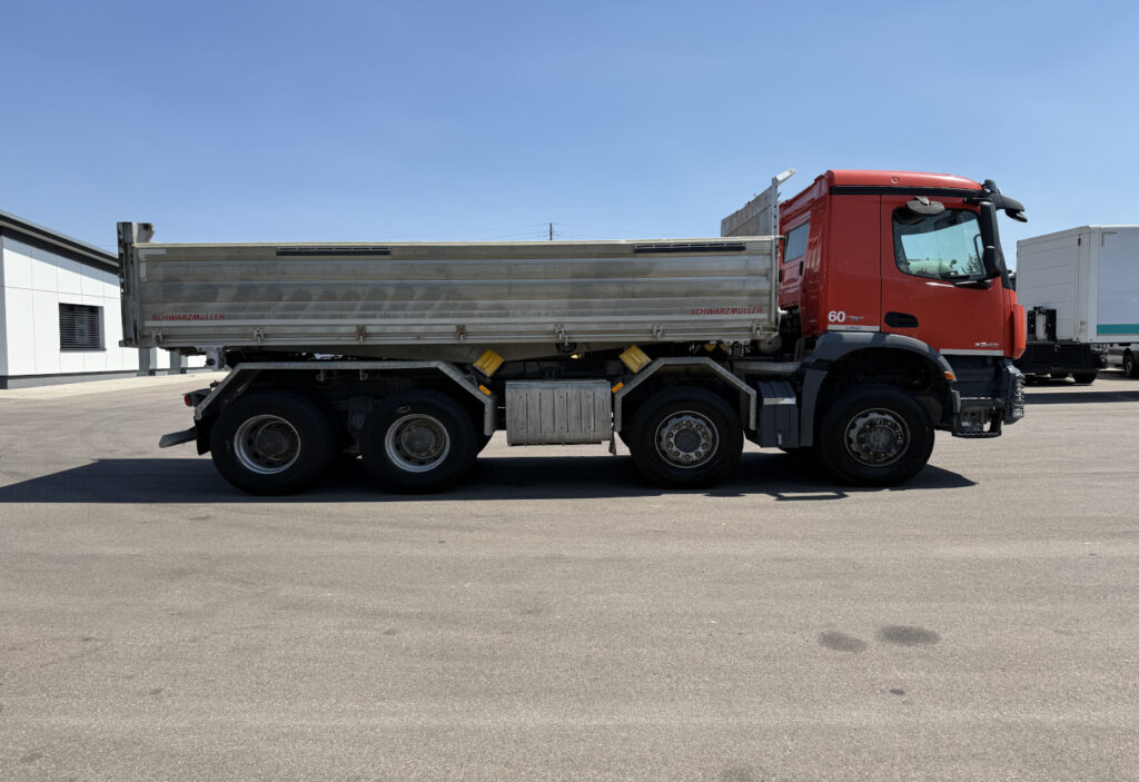 2017 Mercedes-Benz Arocs 3243 8x4 3-SK