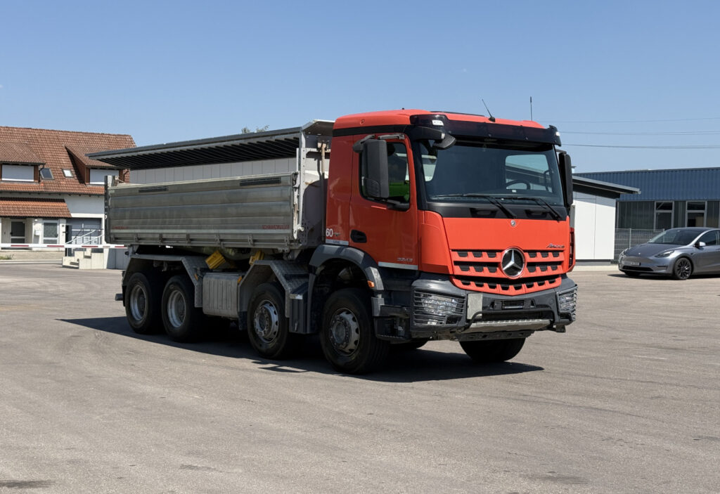 2017 Mercedes-Benz Arocs 3243 8x4 3-SK