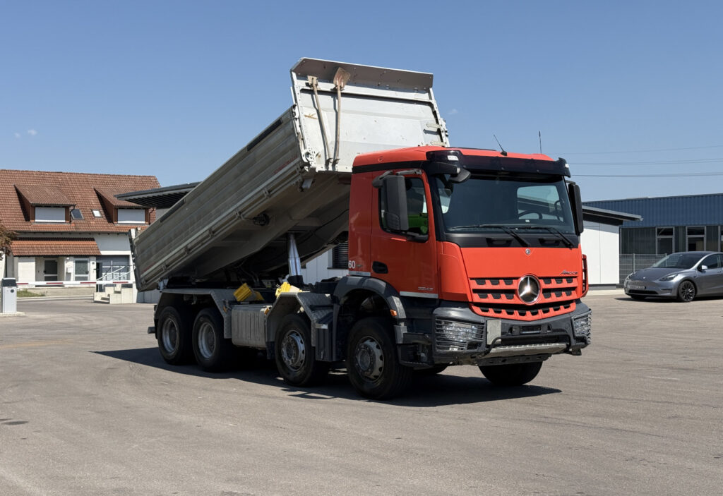 2017 Mercedes-Benz Arocs 3243 8x4 3-SK