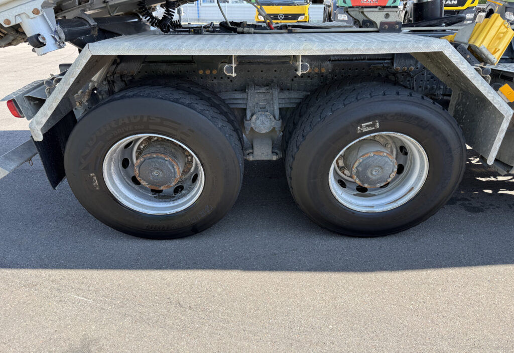 2017 Mercedes-Benz Arocs 3243 8x4 3-SK