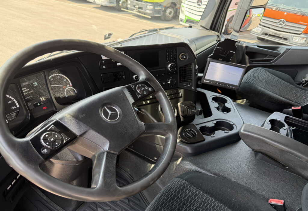 2017 Mercedes-Benz Arocs 3243 8x4 3-SK