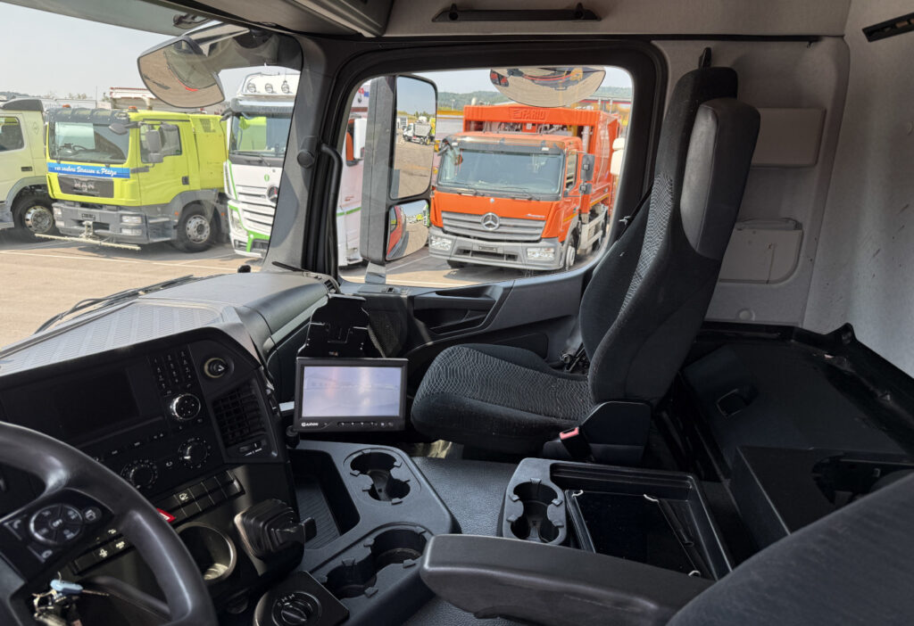 2017 Mercedes-Benz Arocs 3243 8x4 3-SK