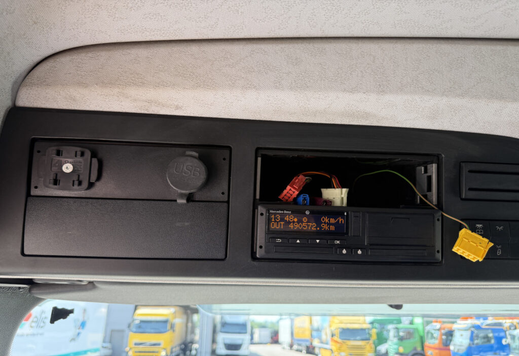 2017 Mercedes-Benz Arocs 3243 8x4 3-SK