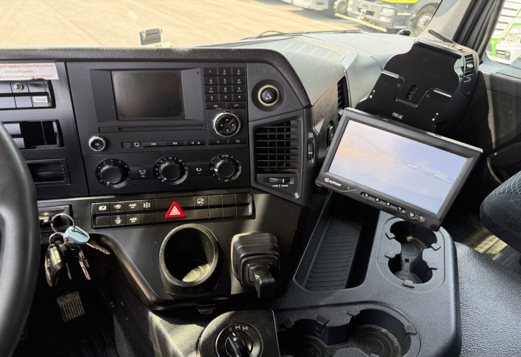 2017 Mercedes-Benz Arocs 3243 8x4 3-SK