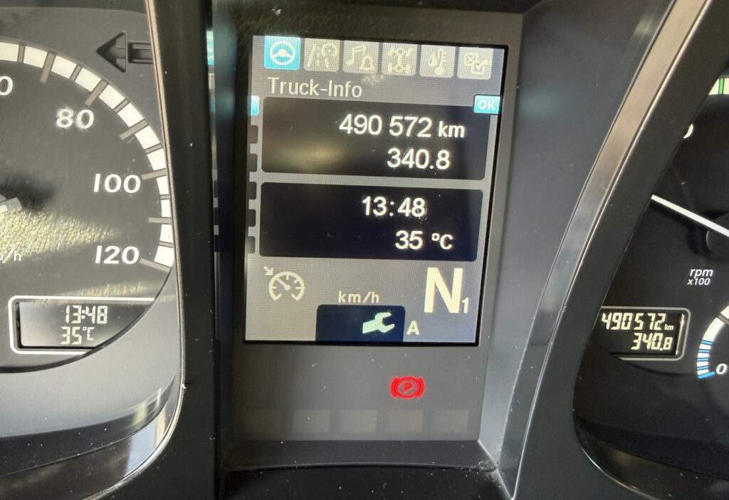 2017 Mercedes-Benz Arocs 3243 8x4 3-SK