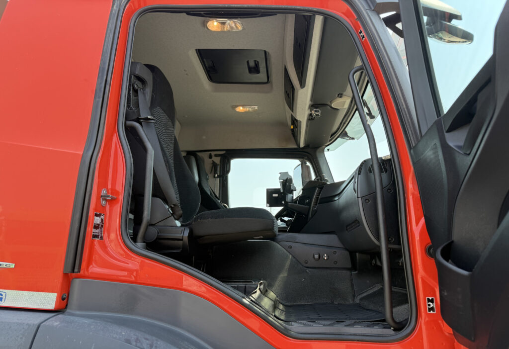 2017 Mercedes-Benz Arocs 3243 8x4 3-SK