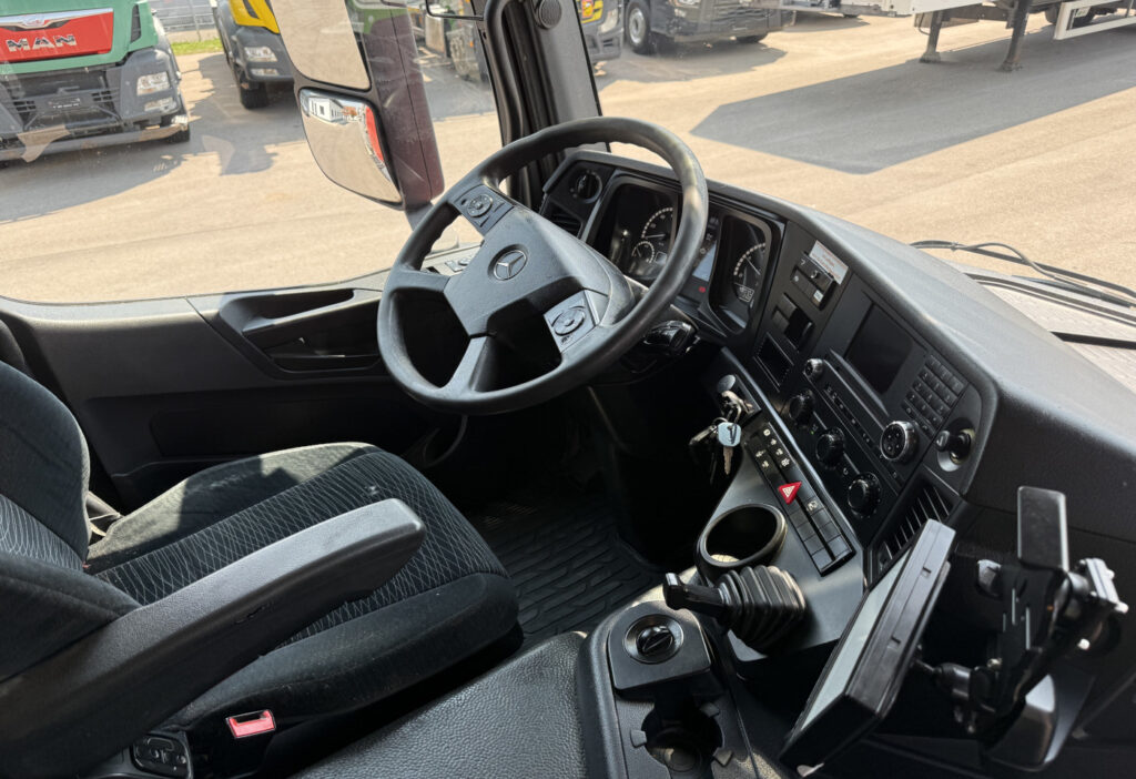 2017 Mercedes-Benz Arocs 3243 8x4 3-SK