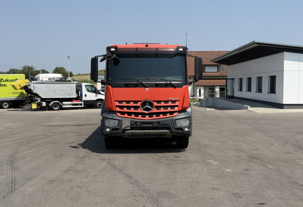 2017 Mercedes-Benz Arocs 3243 8x4 3-SK