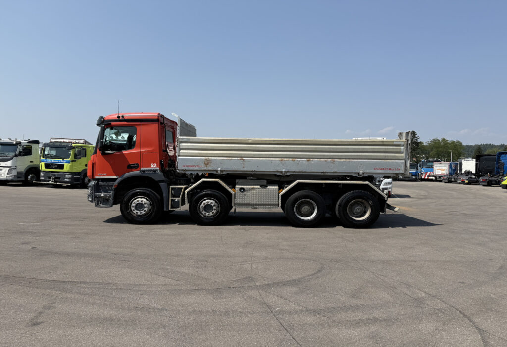 2017 Mercedes-Benz Arocs 3243 8x4 3-SK