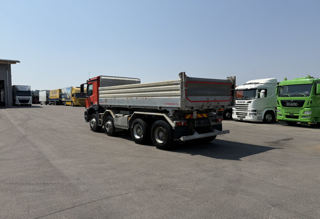 2017 Mercedes-Benz Arocs 3243 8x4 3-SK