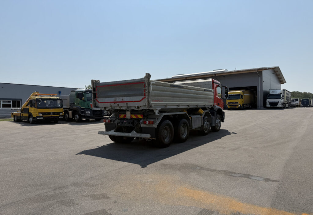2017 Mercedes-Benz Arocs 3243 8x4 3-SK