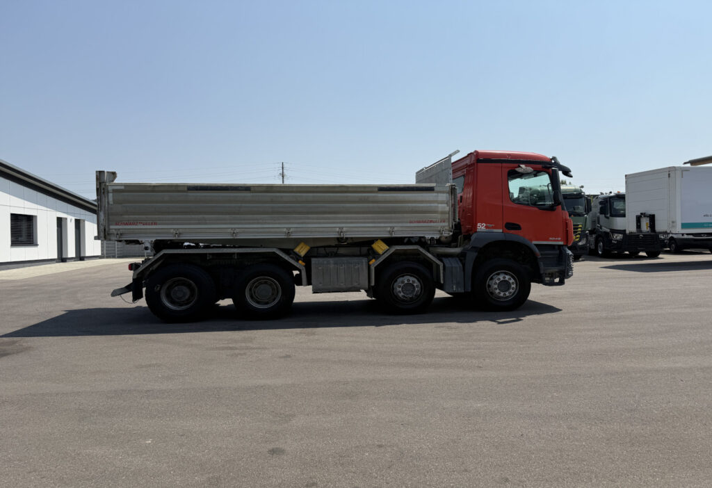 2017 Mercedes-Benz Arocs 3243 8x4 3-SK