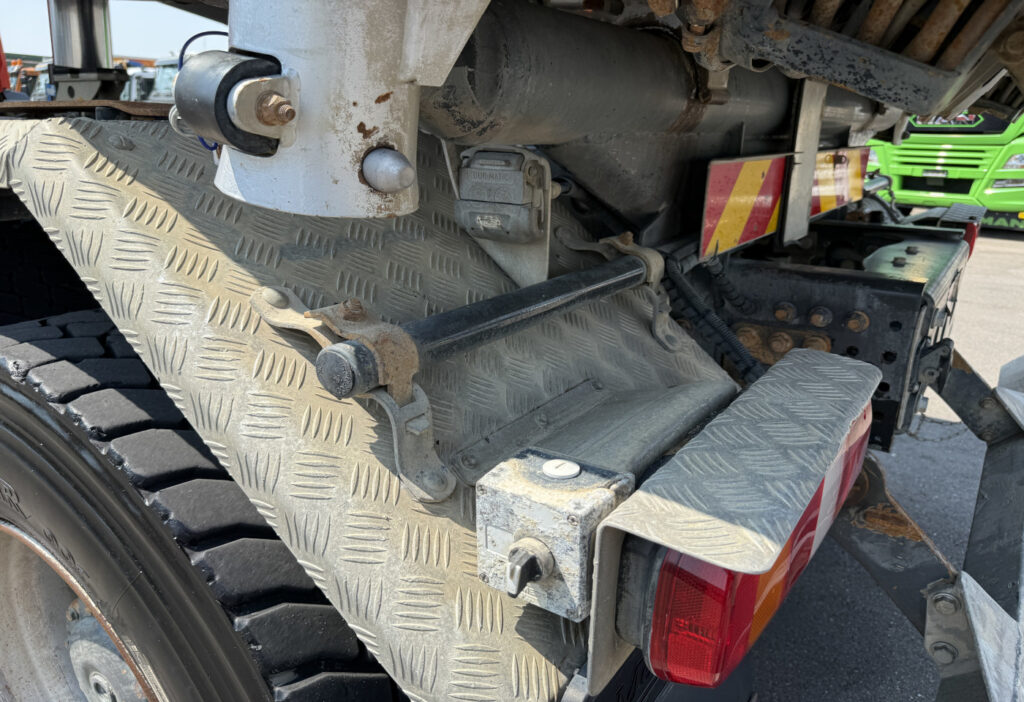 2017 Mercedes-Benz Arocs 3243 8x4 3-SK