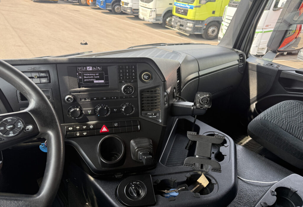 2017 Mercedes-Benz Arocs 3243 8x4 Schwarzmüller