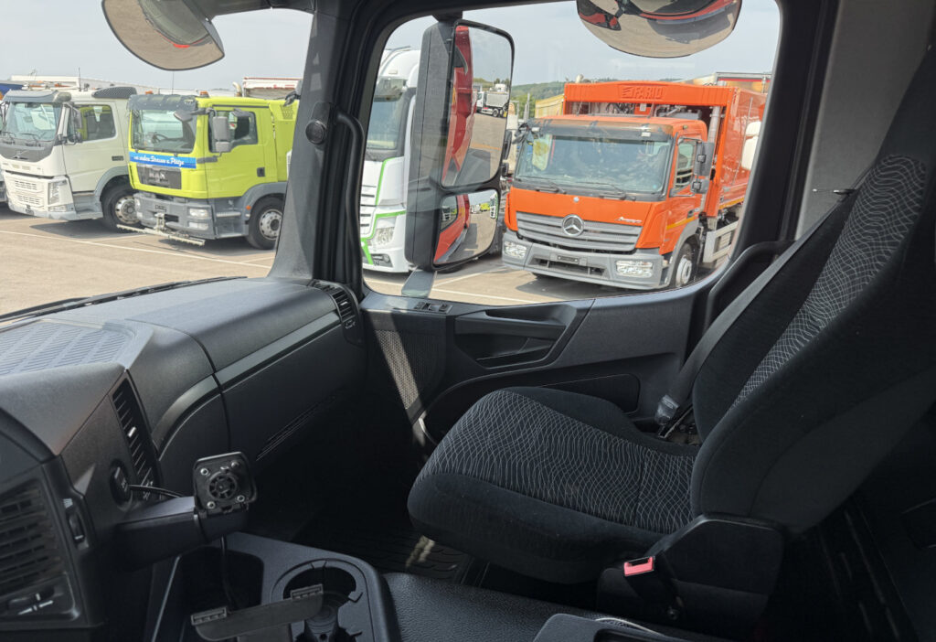 2017 Mercedes-Benz Arocs 3243 8x4 Schwarzmüller