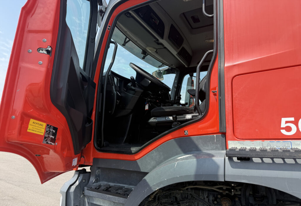 2017 Mercedes-Benz Arocs 3243 8x4 Schwarzmüller