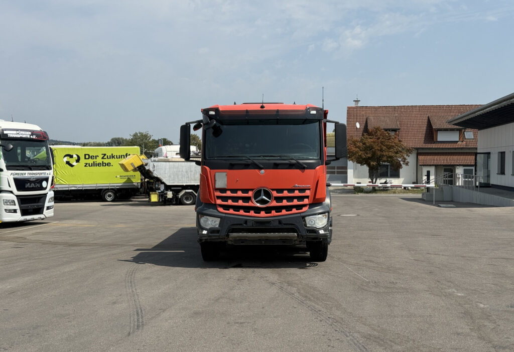 2017 Mercedes-Benz Arocs 3243 8x4 Schwarzmüller