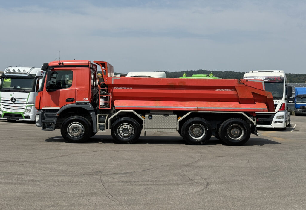 2017 Mercedes-Benz Arocs 3243 8x4 Schwarzmüller