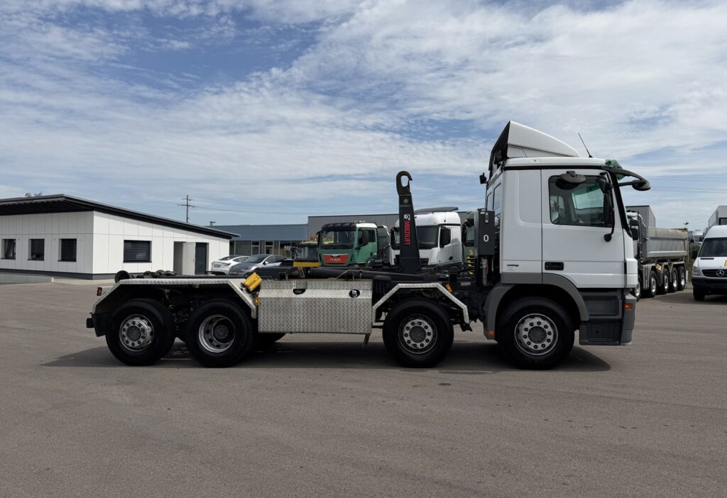 2008 Mercedes-Benz Actros 3241 8x2 Hakengerät