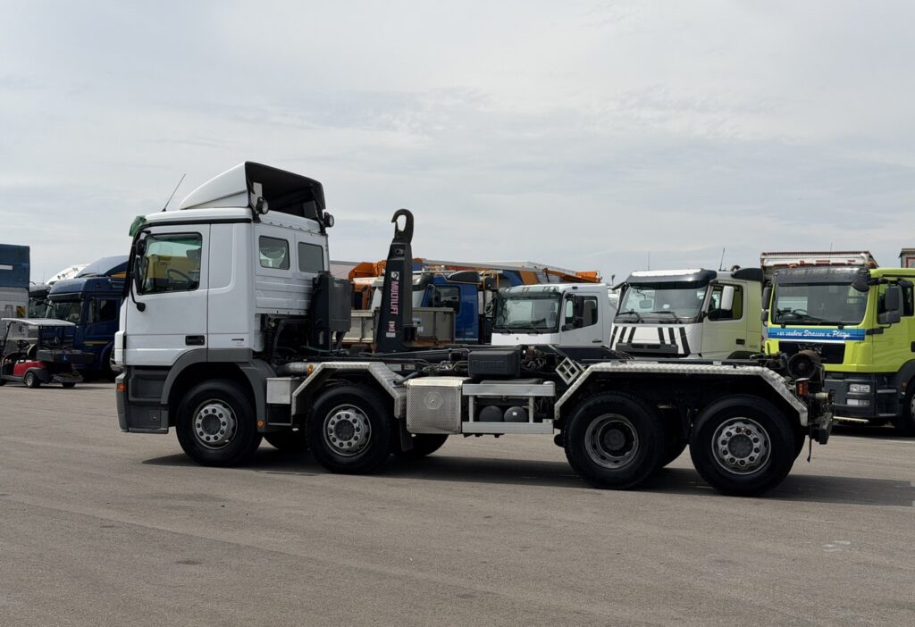 2008 Mercedes-Benz Actros 3241 8x2 Hakengerät