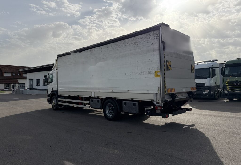 2010 SCANIA P320