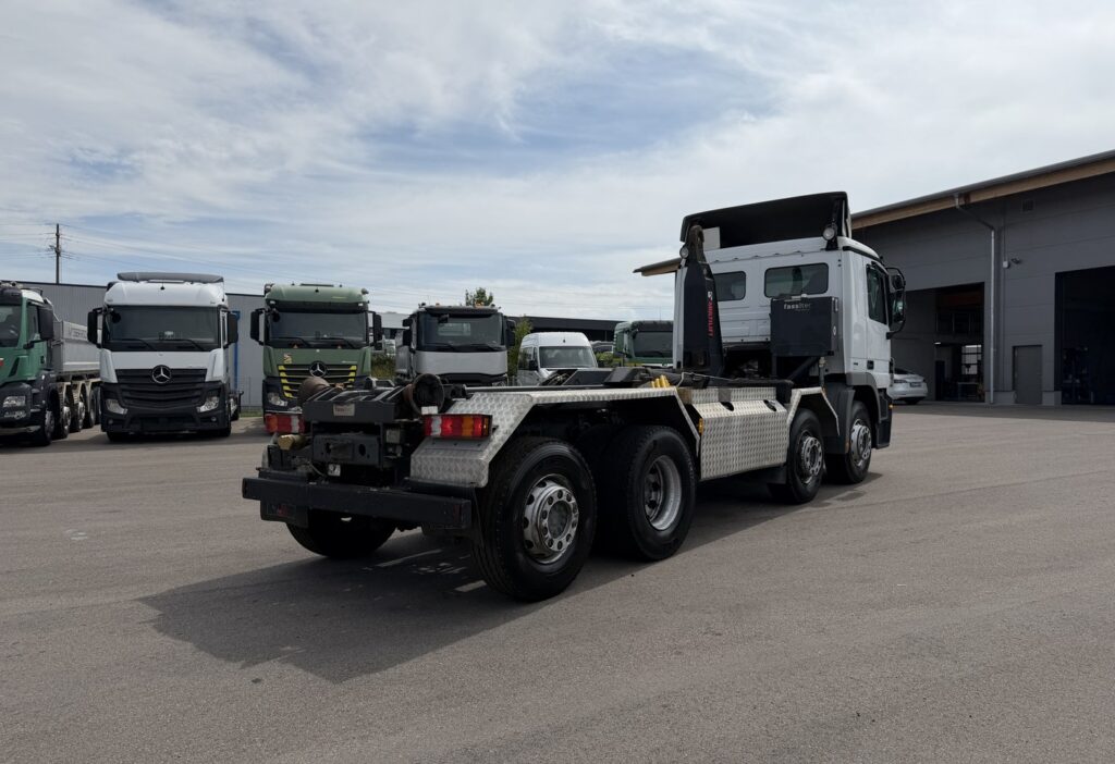 2008 Mercedes-Benz Actros 3241 8x2 Hakengerät