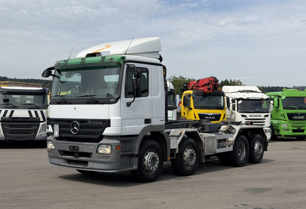 2008 Mercedes-Benz Actros 3241 8x2 Hakengerät