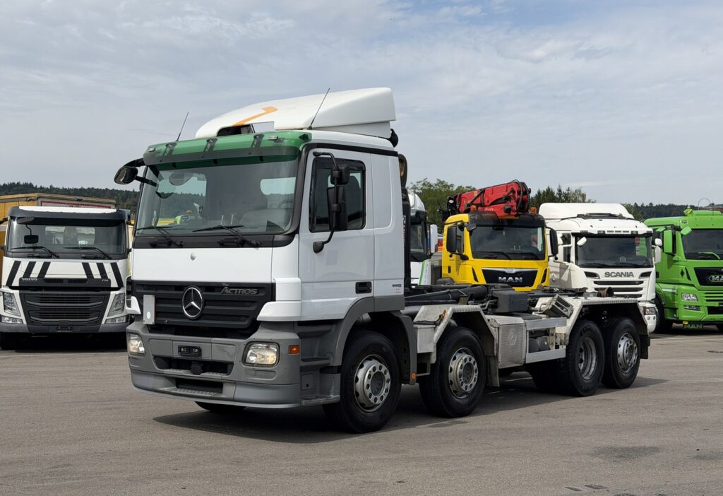 2008 Mercedes-Benz Actros 3241 8x2 Hakengerät