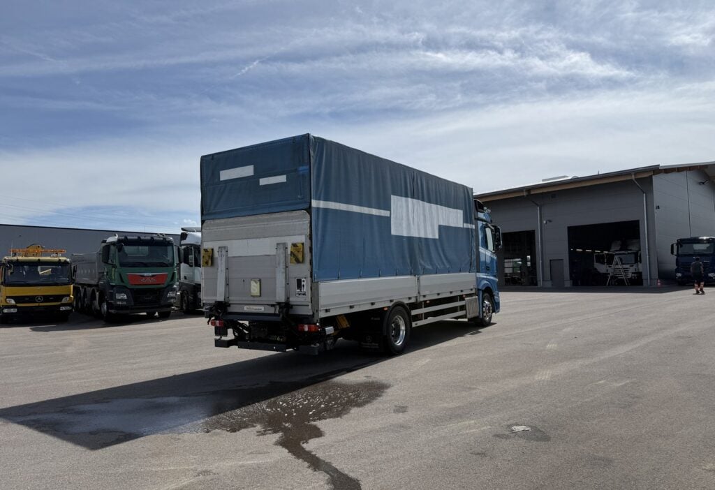 2017 Mercedes-Benz Actros 1843 4x2 Plane/HB