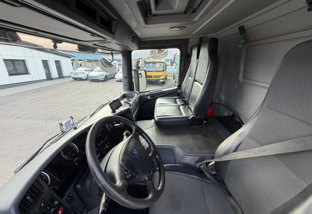 2010 SCANIA P320