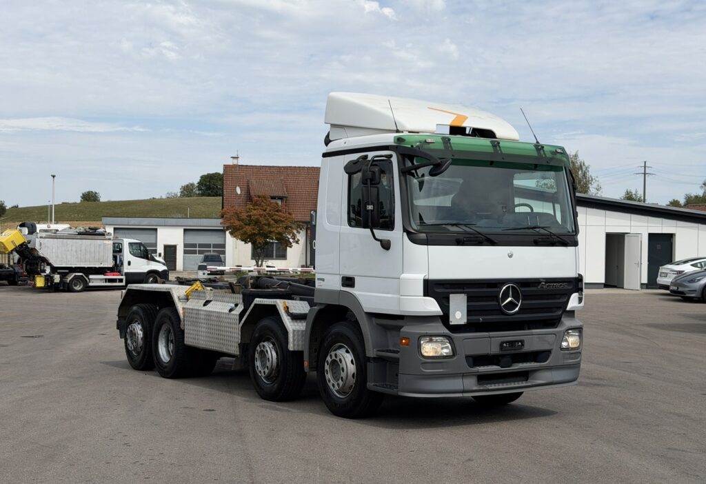 2008 Mercedes-Benz Actros 3241 8x2 Hakengerät
